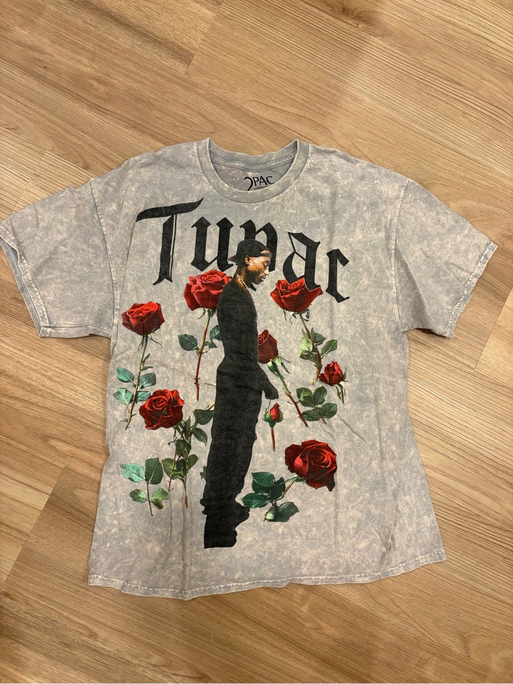 Vintage-Style Gray Graphic Tee with Red Rose Print - NWOT - large